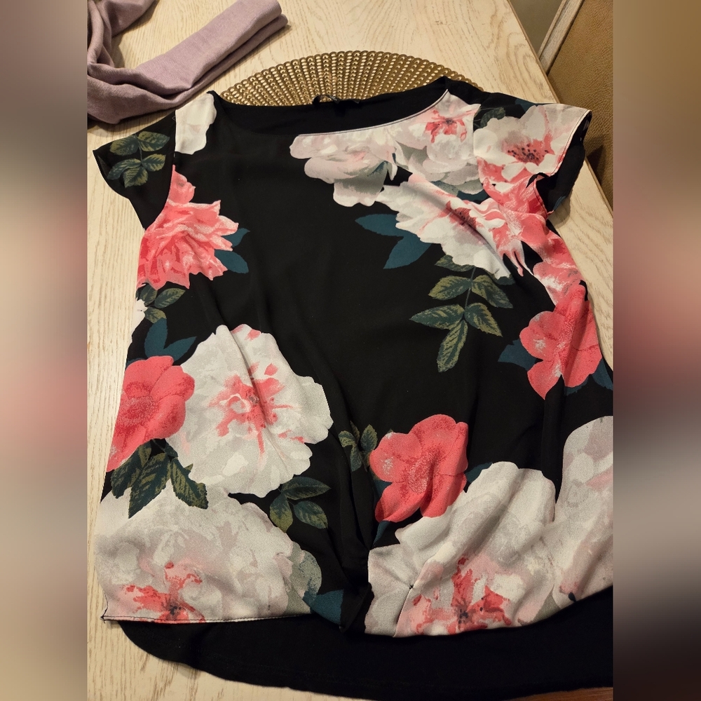 INC International Concepts Floral Black and Pink Women's Top XS Excellent